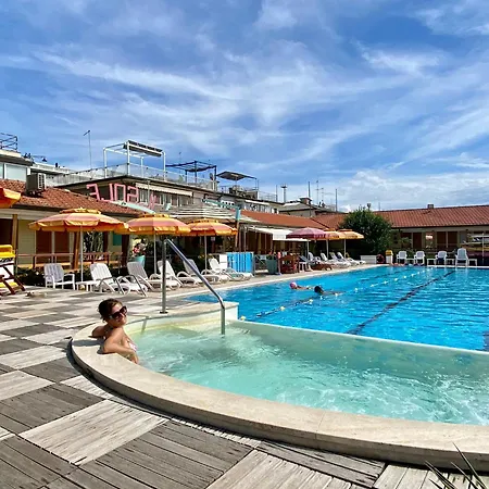 アパート Casa Il Sole ヴィアレッジョ